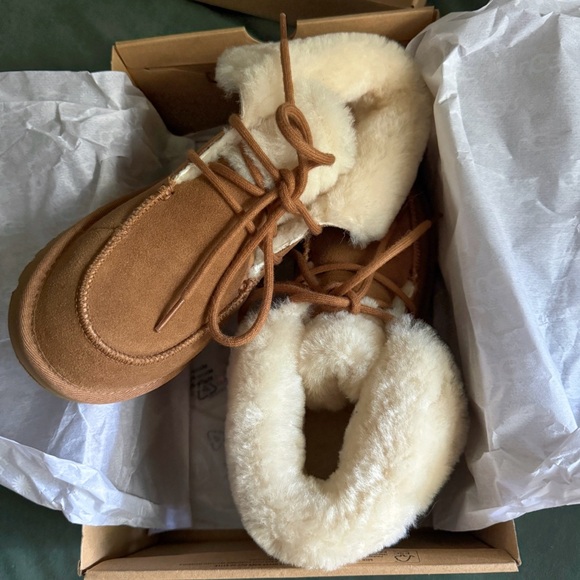 UGG Diara Bootie - NWOT - Picture 6 of 12